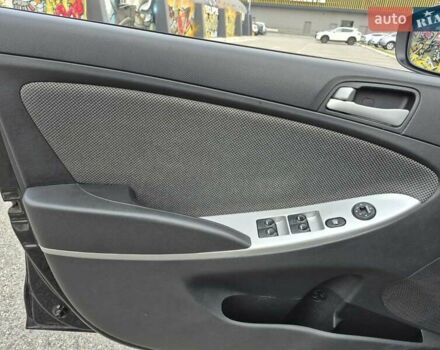 Черный Хендай Акцент, объемом двигателя 1.4 л и пробегом 177 тыс. км за 9200 $, фото 2 на Automoto.ua