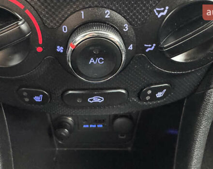 Фиолетовый Хендай Акцент, объемом двигателя 1.4 л и пробегом 145 тыс. км за 7000 $, фото 24 на Automoto.ua