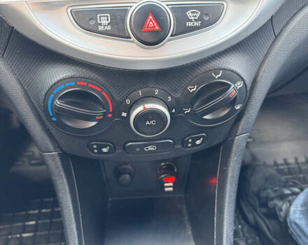 Фиолетовый Хендай Акцент, объемом двигателя 1.6 л и пробегом 129 тыс. км за 9200 $, фото 10 на Automoto.ua