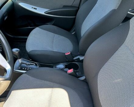 Фиолетовый Хендай Акцент, объемом двигателя 1.4 л и пробегом 180 тыс. км за 7500 $, фото 5 на Automoto.ua