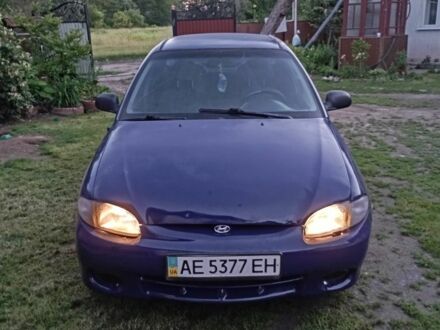 Хендай Акцент 1995 у Чернівцях на Automoto.ua Фіолетовий Хендай Акцент, об'ємом двигуна 1.4 л та пробігом 300 тис. км за 1000 $, фото 1 на Automoto.ua