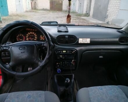 Красный Хендай Акцент, объемом двигателя 1.5 л и пробегом 348 тыс. км за 1500 $, фото 8 на Automoto.ua