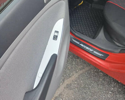 Червоний Хендай Акцент, об'ємом двигуна 1.6 л та пробігом 180 тис. км за 6500 $, фото 15 на Automoto.ua