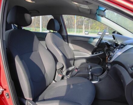 Красный Хендай Акцент, объемом двигателя 1.4 л и пробегом 160 тыс. км за 7600 $, фото 8 на Automoto.ua