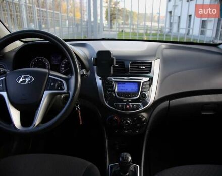 Красный Хендай Акцент, объемом двигателя 1.4 л и пробегом 160 тыс. км за 7600 $, фото 10 на Automoto.ua