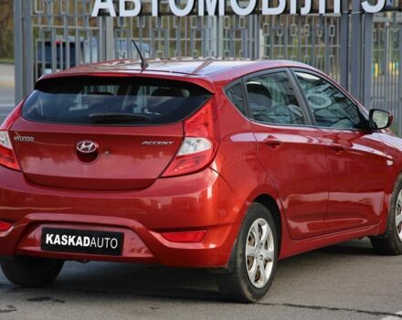 Красный Хендай Акцент, объемом двигателя 1.4 л и пробегом 160 тыс. км за 7600 $, фото 5 на Automoto.ua