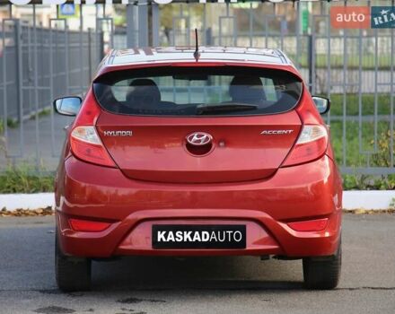 Красный Хендай Акцент, объемом двигателя 1.4 л и пробегом 160 тыс. км за 7600 $, фото 4 на Automoto.ua