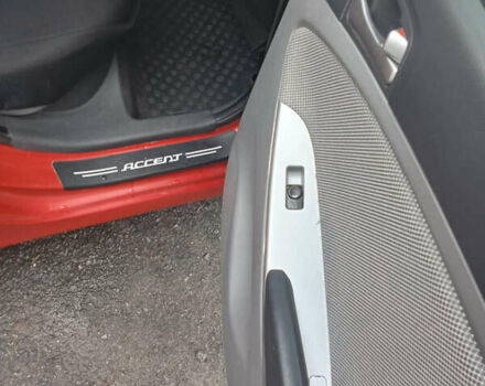 Червоний Хендай Акцент, об'ємом двигуна 1.6 л та пробігом 180 тис. км за 6500 $, фото 16 на Automoto.ua