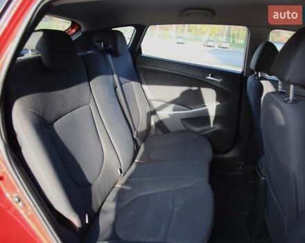 Красный Хендай Акцент, объемом двигателя 1.4 л и пробегом 160 тыс. км за 7600 $, фото 9 на Automoto.ua