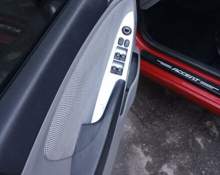 Червоний Хендай Акцент, об'ємом двигуна 1.6 л та пробігом 180 тис. км за 6500 $, фото 17 на Automoto.ua