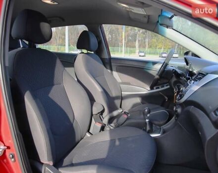 Красный Хендай Акцент, объемом двигателя 1.4 л и пробегом 160 тыс. км за 7600 $, фото 8 на Automoto.ua