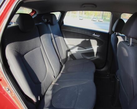 Красный Хендай Акцент, объемом двигателя 1.4 л и пробегом 160 тыс. км за 7600 $, фото 9 на Automoto.ua