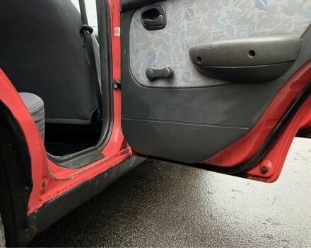 Красный Хендай Акцент, объемом двигателя 1.3 л и пробегом 300 тыс. км за 1200 $, фото 17 на Automoto.ua