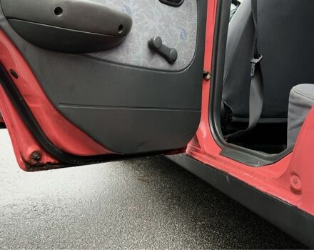 Красный Хендай Акцент, объемом двигателя 1.3 л и пробегом 300 тыс. км за 1200 $, фото 5 на Automoto.ua