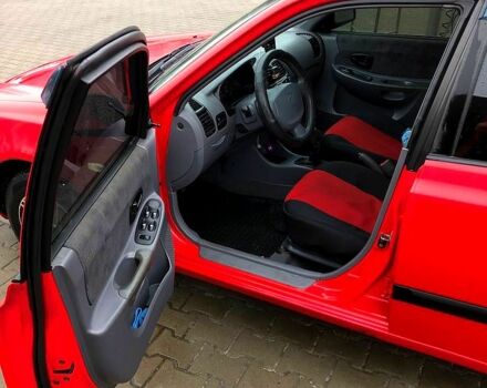 Красный Хендай Акцент, объемом двигателя 1.5 л и пробегом 330 тыс. км за 3200 $, фото 9 на Automoto.ua