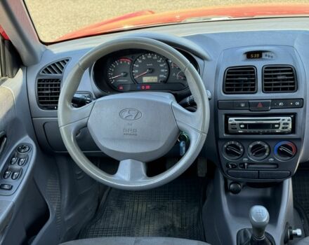 Червоний Хендай Акцент, об'ємом двигуна 1.6 л та пробігом 161 тис. км за 1700 $, фото 10 на Automoto.ua