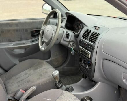 Червоний Хендай Акцент, об'ємом двигуна 1.6 л та пробігом 161 тис. км за 1700 $, фото 9 на Automoto.ua