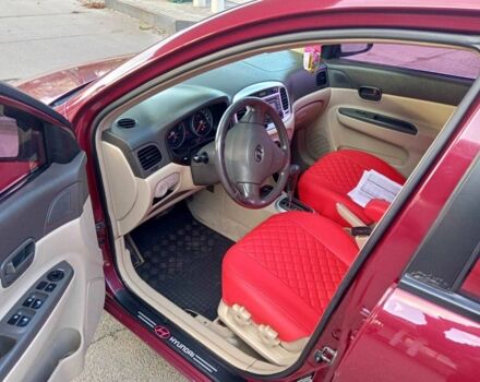 Красный Хендай Акцент, объемом двигателя 1.6 л и пробегом 255 тыс. км за 5600 $, фото 13 на Automoto.ua