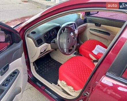 Красный Хендай Акцент, объемом двигателя 1.6 л и пробегом 255 тыс. км за 5600 $, фото 15 на Automoto.ua