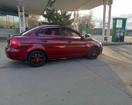 Красный Хендай Акцент, объемом двигателя 1.6 л и пробегом 255 тыс. км за 5600 $, фото 2 на Automoto.ua