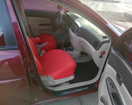 Красный Хендай Акцент, объемом двигателя 1.6 л и пробегом 255 тыс. км за 5600 $, фото 18 на Automoto.ua