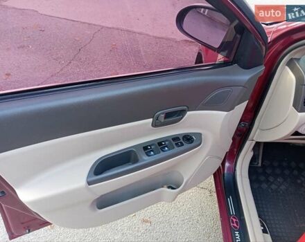 Красный Хендай Акцент, объемом двигателя 1.6 л и пробегом 255 тыс. км за 5600 $, фото 14 на Automoto.ua