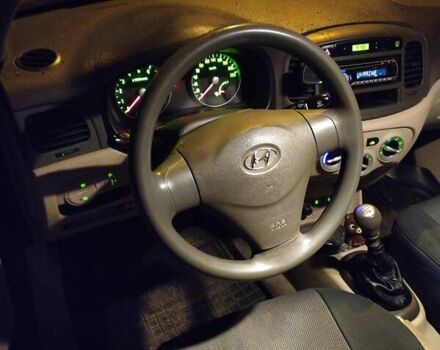 Красный Хендай Акцент, объемом двигателя 1.4 л и пробегом 274 тыс. км за 4500 $, фото 9 на Automoto.ua