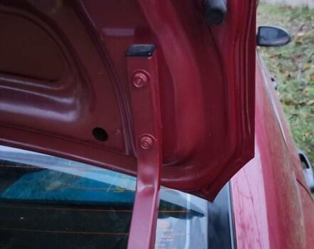 Красный Хендай Акцент, объемом двигателя 1.4 л и пробегом 274 тыс. км за 4500 $, фото 6 на Automoto.ua