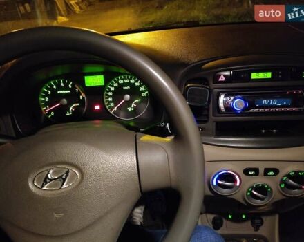 Красный Хендай Акцент, объемом двигателя 1.4 л и пробегом 274 тыс. км за 4500 $, фото 10 на Automoto.ua