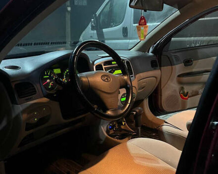 Червоний Хендай Акцент, об'ємом двигуна 1.6 л та пробігом 196 тис. км за 5800 $, фото 12 на Automoto.ua