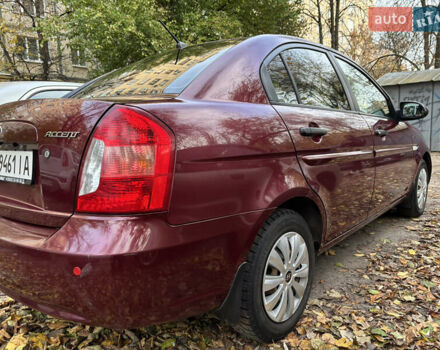 Красный Хендай Акцент, объемом двигателя 1.4 л и пробегом 200 тыс. км за 4750 $, фото 4 на Automoto.ua