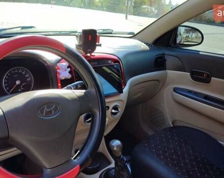 Красный Хендай Акцент, объемом двигателя 1.4 л и пробегом 325 тыс. км за 4000 $, фото 12 на Automoto.ua