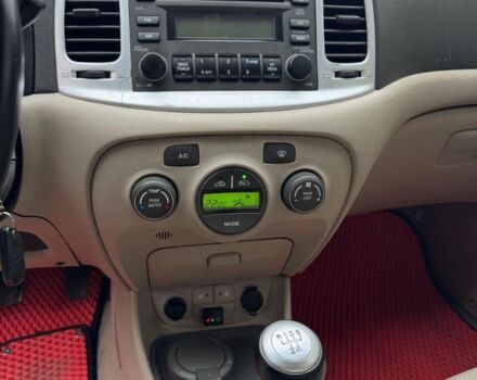 Красный Хендай Акцент, объемом двигателя 1.6 л и пробегом 218 тыс. км за 5100 $, фото 5 на Automoto.ua