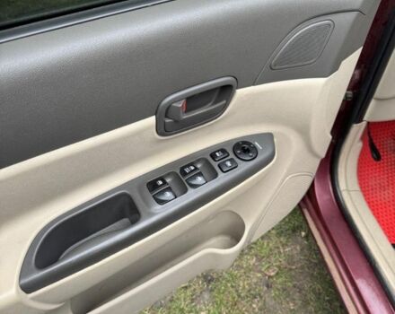 Красный Хендай Акцент, объемом двигателя 1.6 л и пробегом 218 тыс. км за 5100 $, фото 7 на Automoto.ua