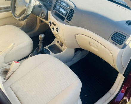 Красный Хендай Акцент, объемом двигателя 1.4 л и пробегом 261 тыс. км за 3900 $, фото 6 на Automoto.ua