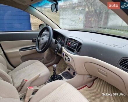 Красный Хендай Акцент, объемом двигателя 1.4 л и пробегом 237 тыс. км за 3900 $, фото 15 на Automoto.ua