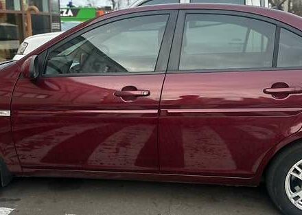 Червоний Хендай Акцент, об'ємом двигуна 1.6 л та пробігом 182 тис. км за 5200 $, фото 2 на Automoto.ua