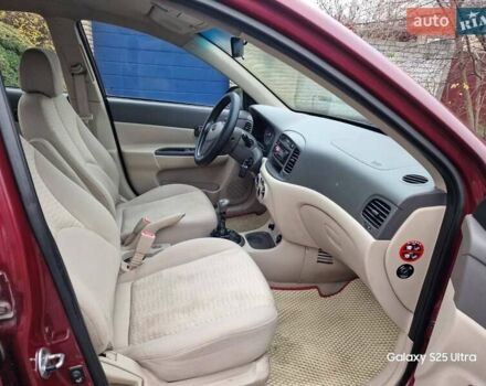 Красный Хендай Акцент, объемом двигателя 1.4 л и пробегом 237 тыс. км за 3900 $, фото 12 на Automoto.ua