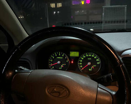 Червоний Хендай Акцент, об'ємом двигуна 1.6 л та пробігом 196 тис. км за 5800 $, фото 10 на Automoto.ua