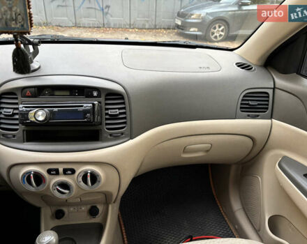 Красный Хендай Акцент, объемом двигателя 1.4 л и пробегом 200 тыс. км за 4750 $, фото 19 на Automoto.ua