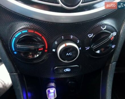 Хендай Акцент 2011 в Полтаве на Automoto.ua Красный Хендай Акцент, объемом двигателя 1.4 л и пробегом 177 тыс. км за 5999 $, фото 5 на Automoto.ua