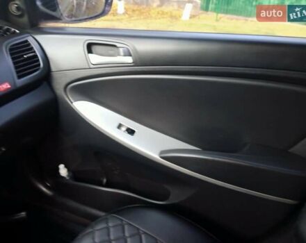 Хендай Акцент 2011 в Полтаве на Automoto.ua Красный Хендай Акцент, объемом двигателя 1.4 л и пробегом 177 тыс. км за 5999 $, фото 4 на Automoto.ua