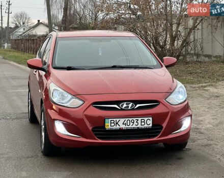 Красный Хендай Акцент, объемом двигателя 1.6 л и пробегом 81 тыс. км за 9200 $, фото 2 на Automoto.ua