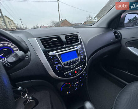 Красный Хендай Акцент, объемом двигателя 1.6 л и пробегом 81 тыс. км за 9200 $, фото 66 на Automoto.ua