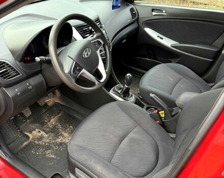 Красный Хендай Акцент, объемом двигателя 1.4 л и пробегом 133 тыс. км за 4500 $, фото 6 на Automoto.ua