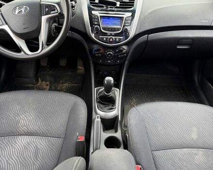 Красный Хендай Акцент, объемом двигателя 1.4 л и пробегом 133 тыс. км за 4500 $, фото 7 на Automoto.ua