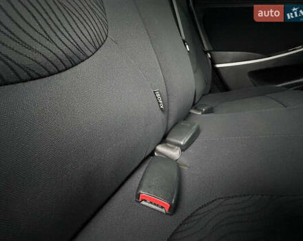 Красный Хендай Акцент, объемом двигателя 1.6 л и пробегом 81 тыс. км за 9200 $, фото 45 на Automoto.ua