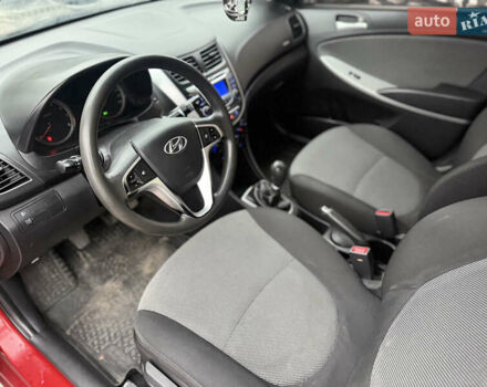 Красный Хендай Акцент, объемом двигателя 1.4 л и пробегом 172 тыс. км за 6800 $, фото 12 на Automoto.ua