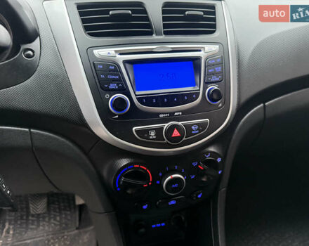 Красный Хендай Акцент, объемом двигателя 1.4 л и пробегом 172 тыс. км за 6800 $, фото 15 на Automoto.ua