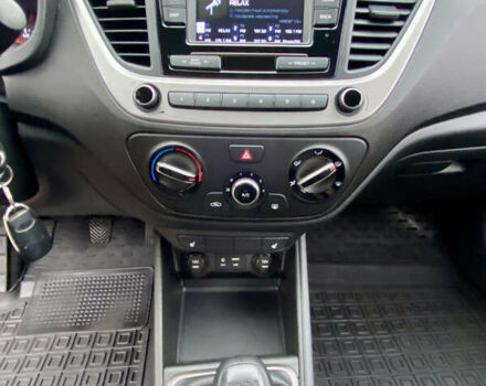 Червоний Хендай Акцент, об'ємом двигуна 1.37 л та пробігом 48 тис. км за 10000 $, фото 30 на Automoto.ua